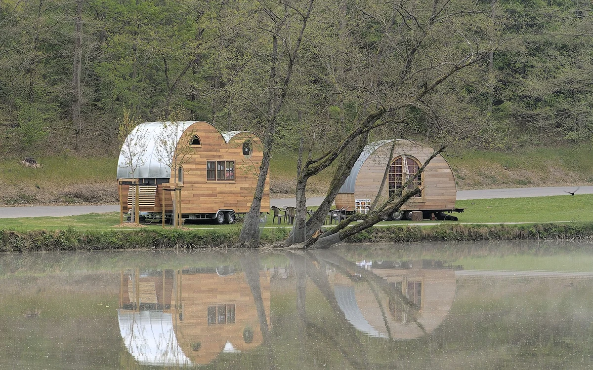 Petite construction en bois de type tiny house